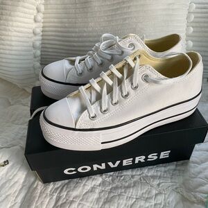 Converse brand new size 7 platforms